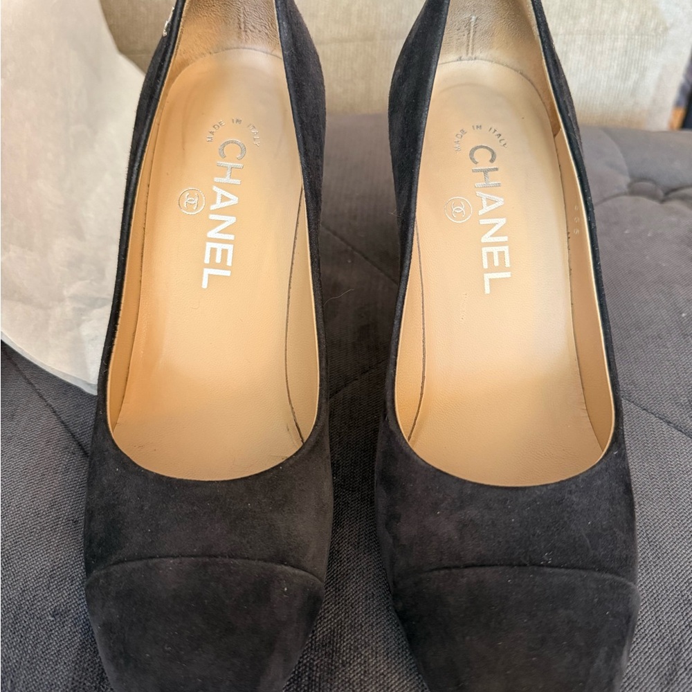 CHANEL Black Suede Classic Cap-Toe Pump